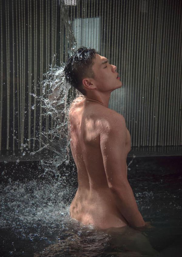 PHOTO-SET-BLUE-MAN-64---A-ZHEN-ONE-YEAR-LATER